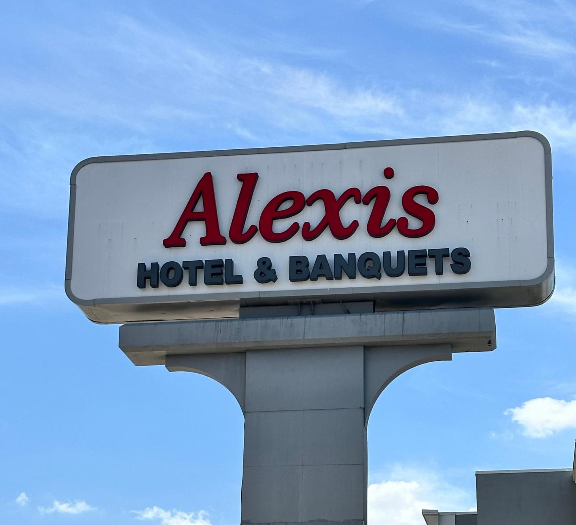Alexis Hotel & Banquets Dallas Park Central Galleria المظهر الخارجي الصورة